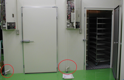 冷蔵ユニットと庫内から出る排水の排水口の確認